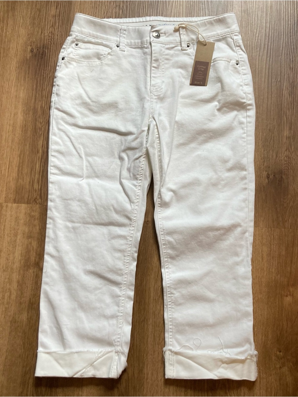 Like New Lincoln Outfitters Cuffed Crop White Capris/Cropped Pants/Jeans 6
